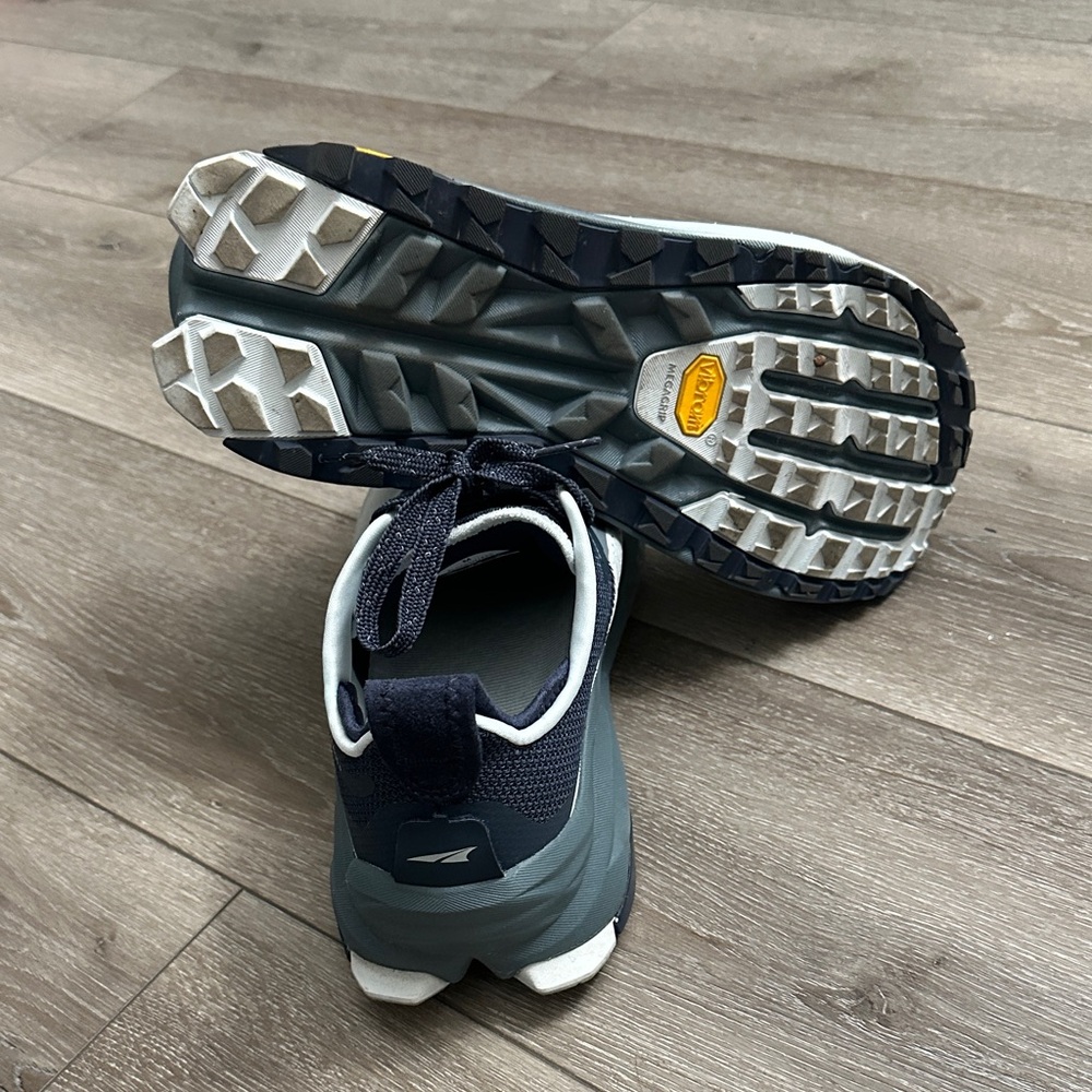Altra Men's Olympus 6 Athletic Shoes - Dark Blue and White - Picture 4 of 6